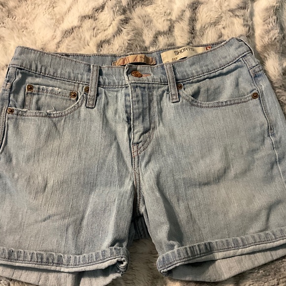 RARE FIND, VINTAGE BLUE DENIM LEVI’S SHORTS, SIZE 6 - Picture 6 of 6